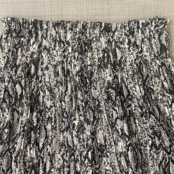 Do+ Be Mini Skirt Size Small - Picture 6 of 6